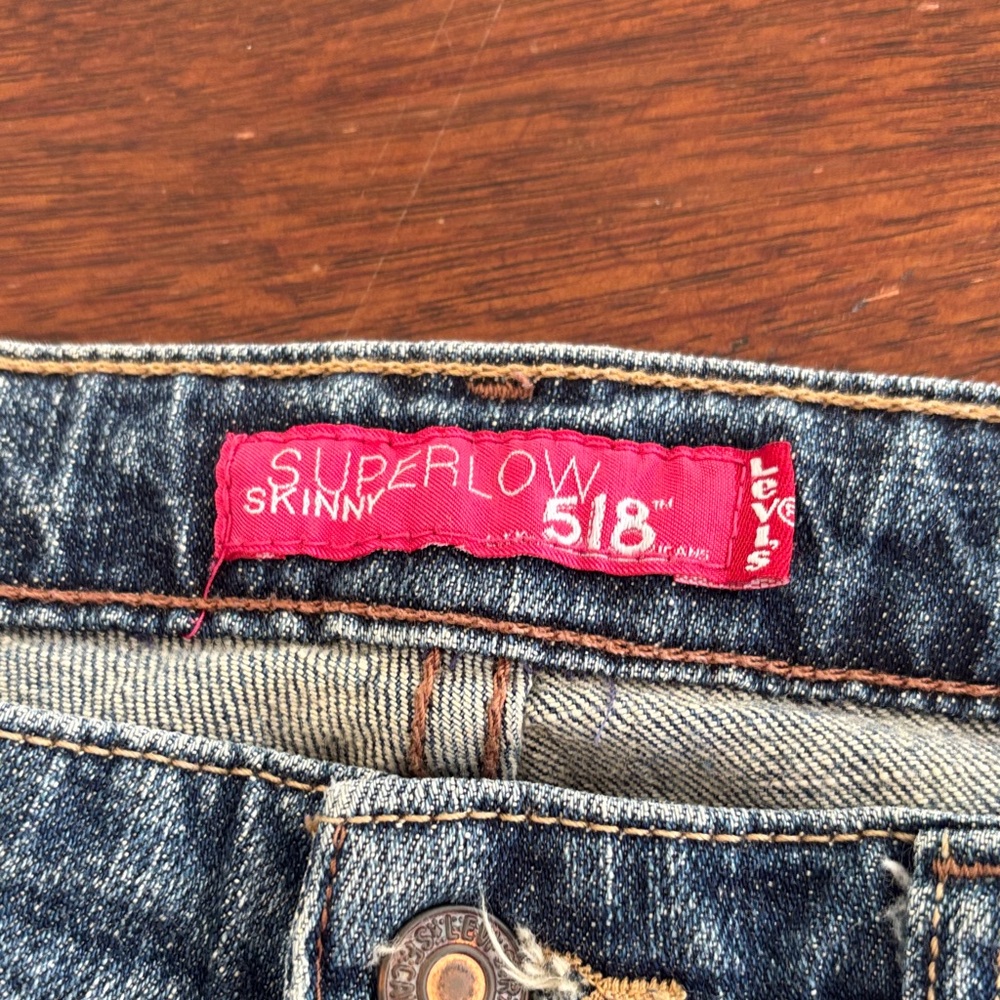 Levi's Women's Straight Leg Blue Jeans - Picture 6 of 8
